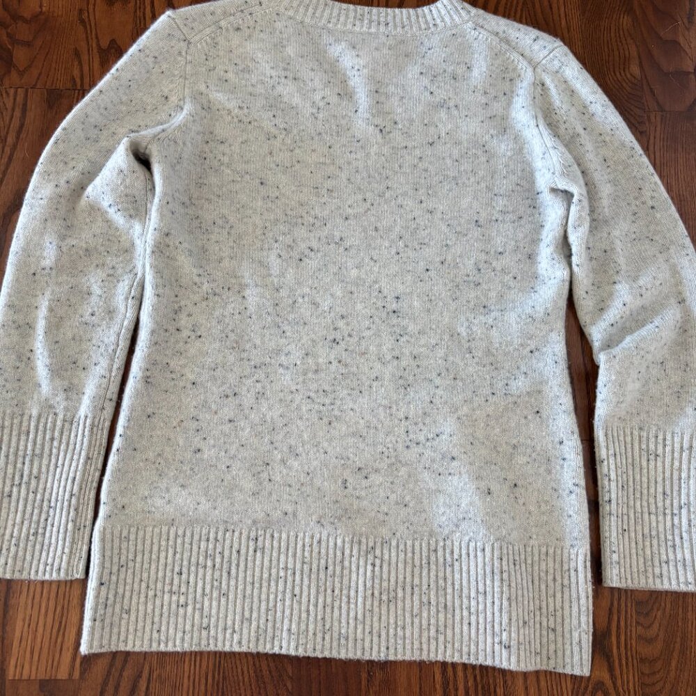 Nordstrom Signature 100% Cashmere V-neck Sweater (Small) - Picture 3 of 4